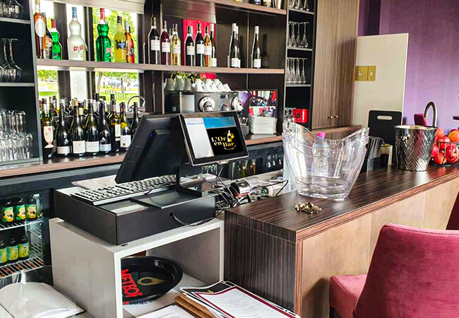 Installation caisse enregistreuse bar à vin L'Or en Bar Installation caisse enregistreuse bar à vin L'Or en Bar