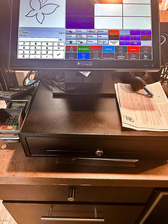 Installation caisse enregistreuse et Crisqalid Box restaurant D'Brutzel Scheff